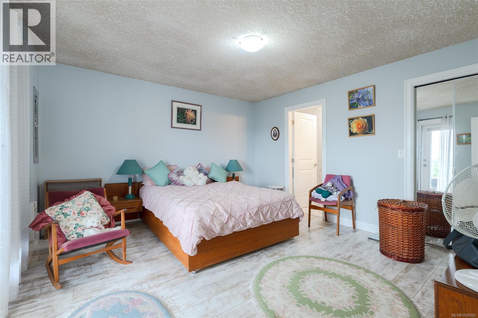 #11 606 Farrell Rd - 23