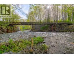 1685 Spruston Rd, Nanaimo, BC V9X1S8 Photo 8