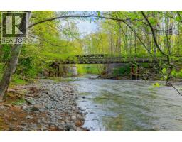 1685 Spruston Rd, Nanaimo, BC V9X1S8 Photo 9
