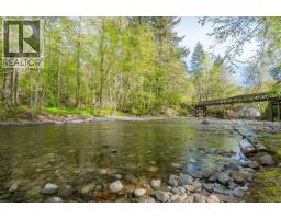 1685 Spruston Rd, Nanaimo, BC V9X1S8 Photo 13