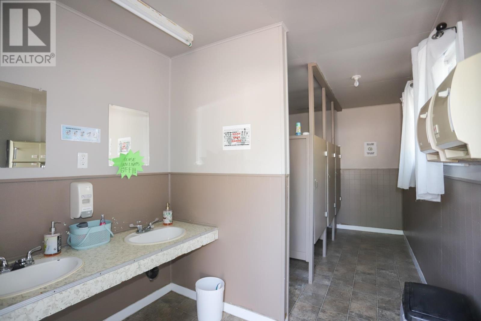 3020 Bowker ST — photo 35