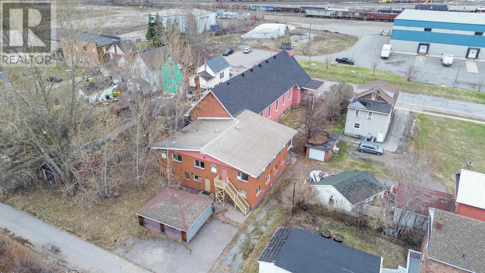 549 Cathcart ST - 16