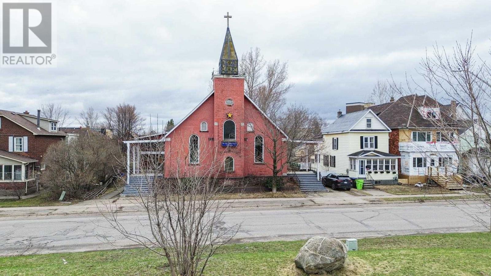 549 Cathcart ST - 23
