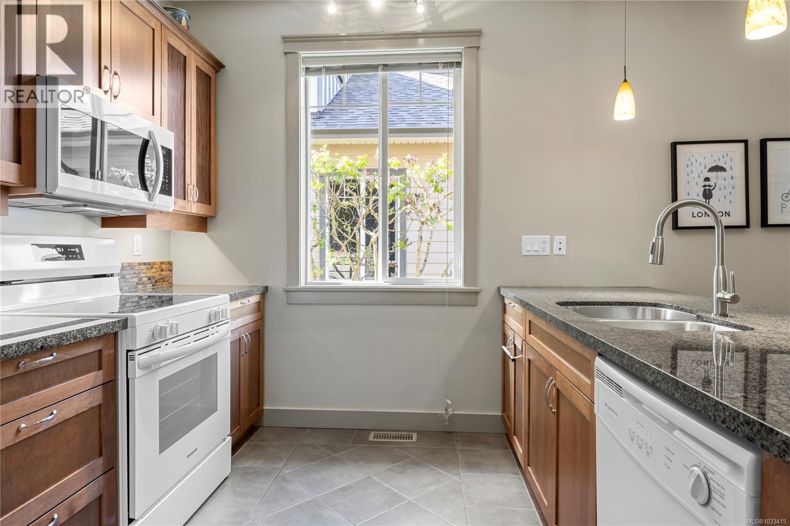 6425 Pachena Pl - 14