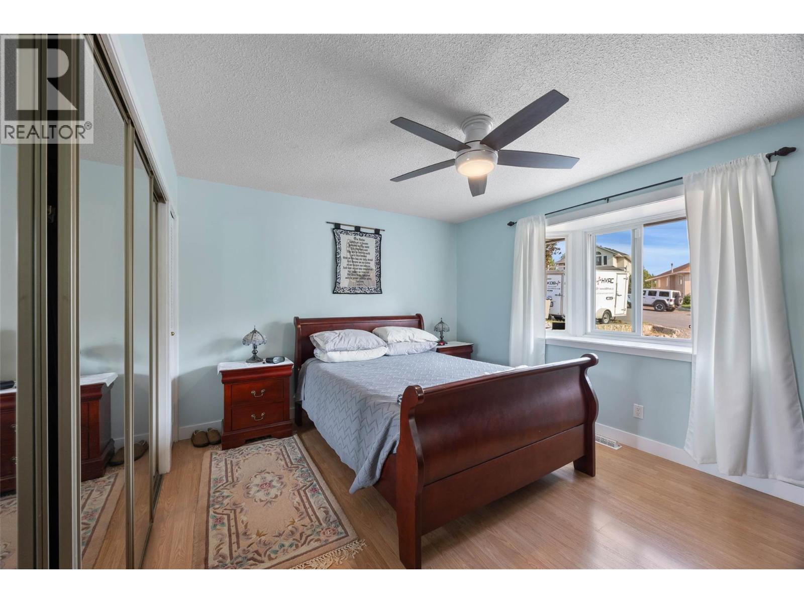 2402 Parkview Drive - 16