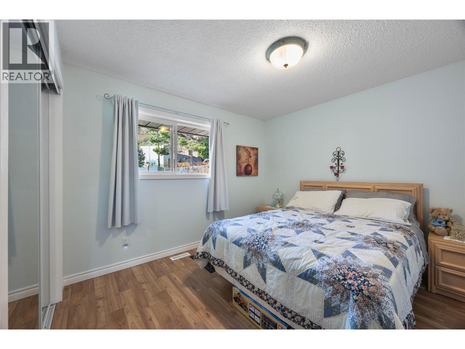 2402 Parkview Drive - 17