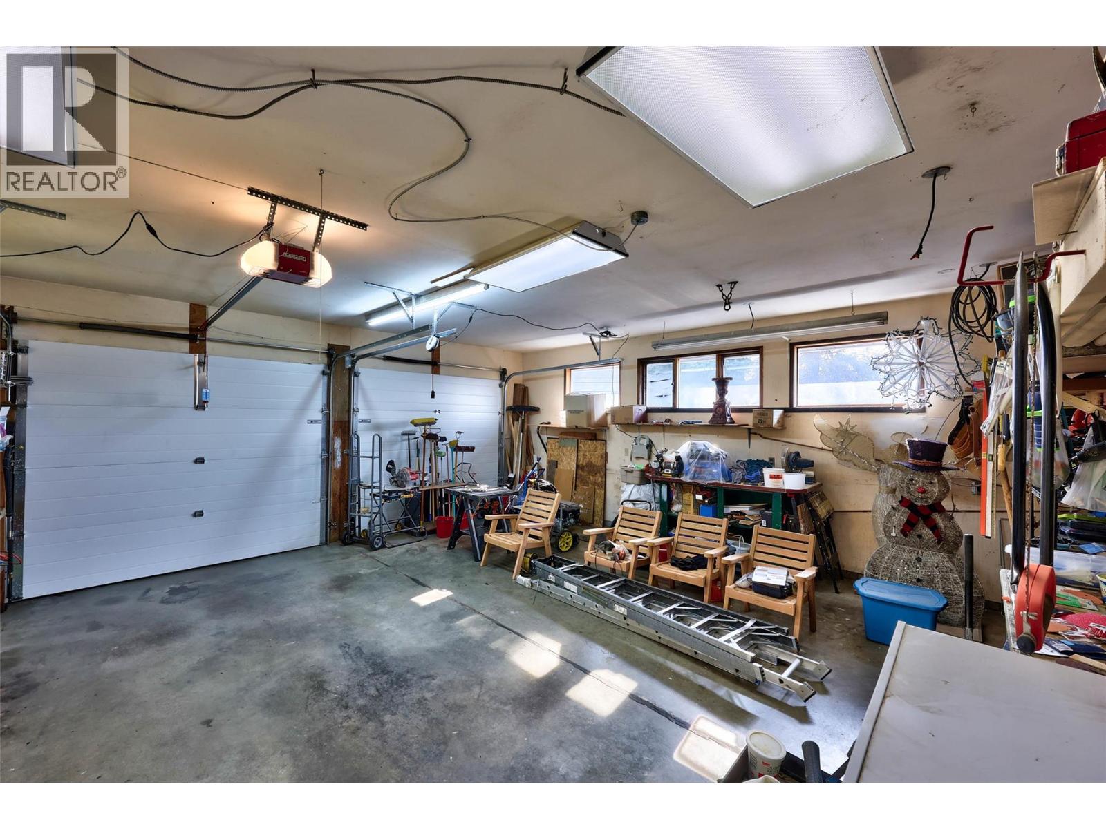 2402 Parkview Drive - 35