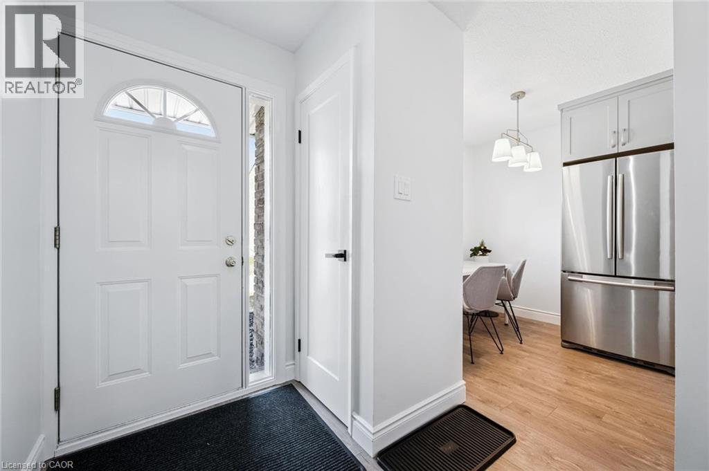 224G HARVARD Place, Waterloo, Ontario, N2J4G2 — Photo 2