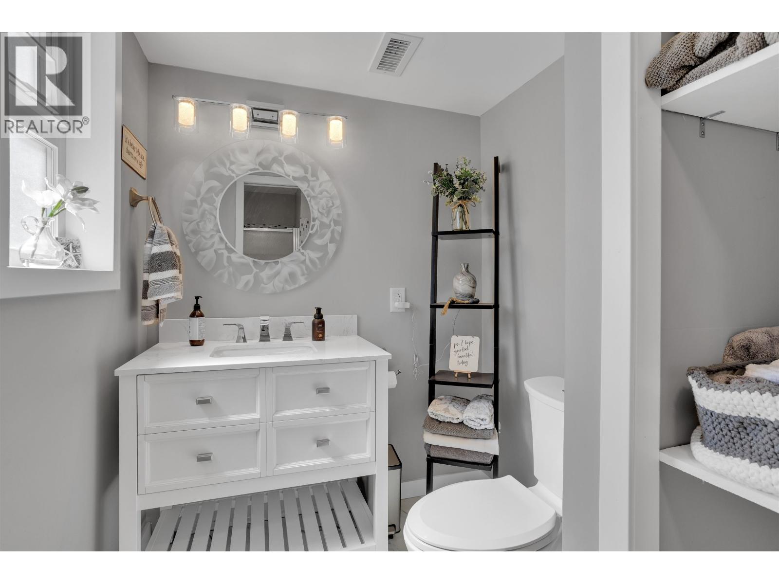 5444 45 Avenue, Delta