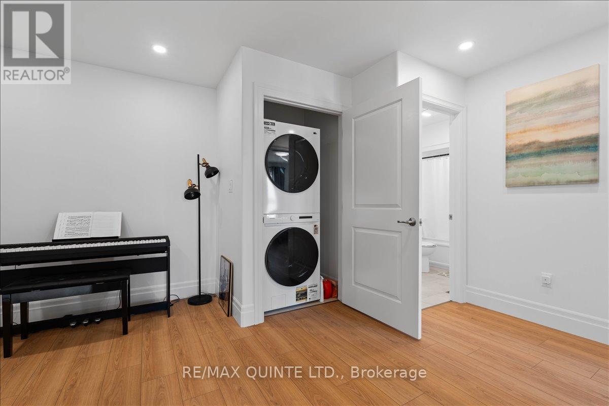 upper level with laundry
