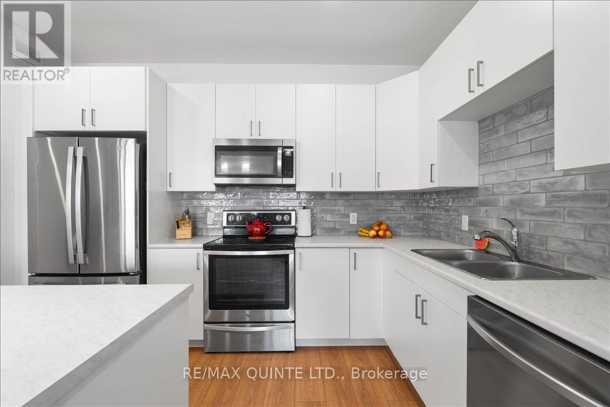 Newer kitchen with all newer appliances