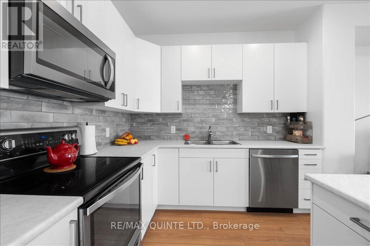 Newer kitchen with nice backsplash