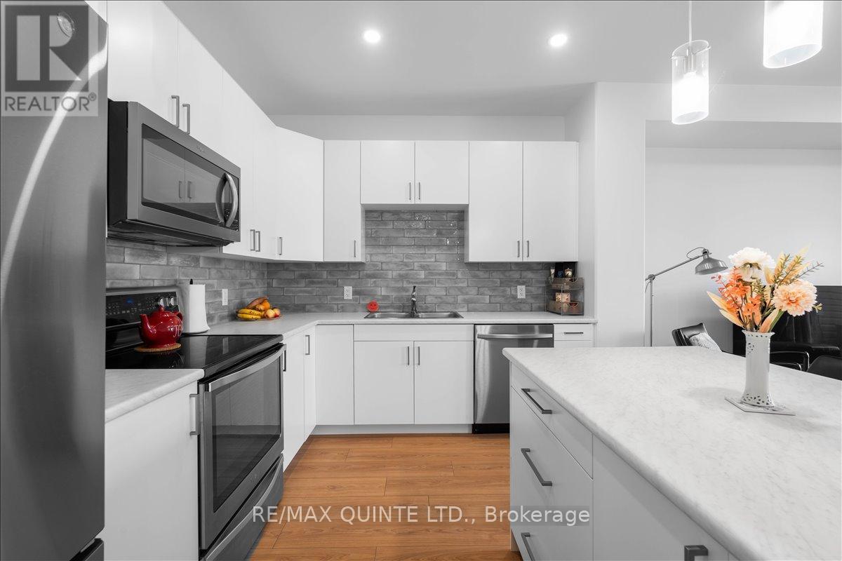 Newer kitchen with nice backsplash