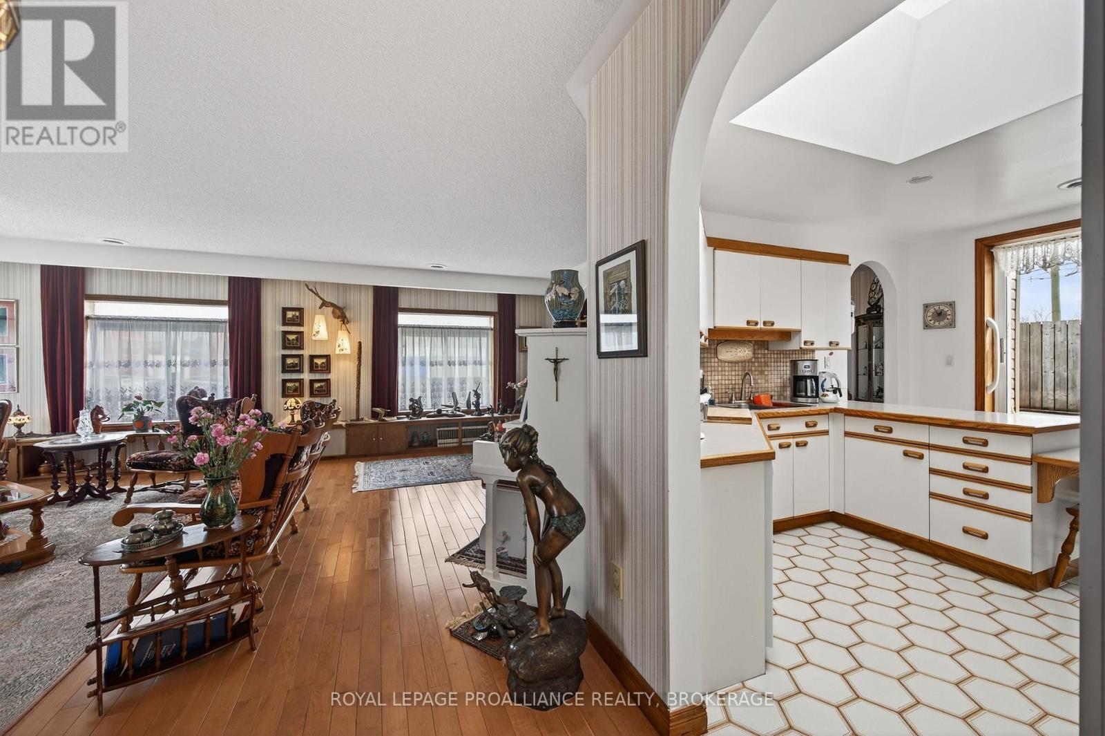 99 KING STREET E — photo 14
