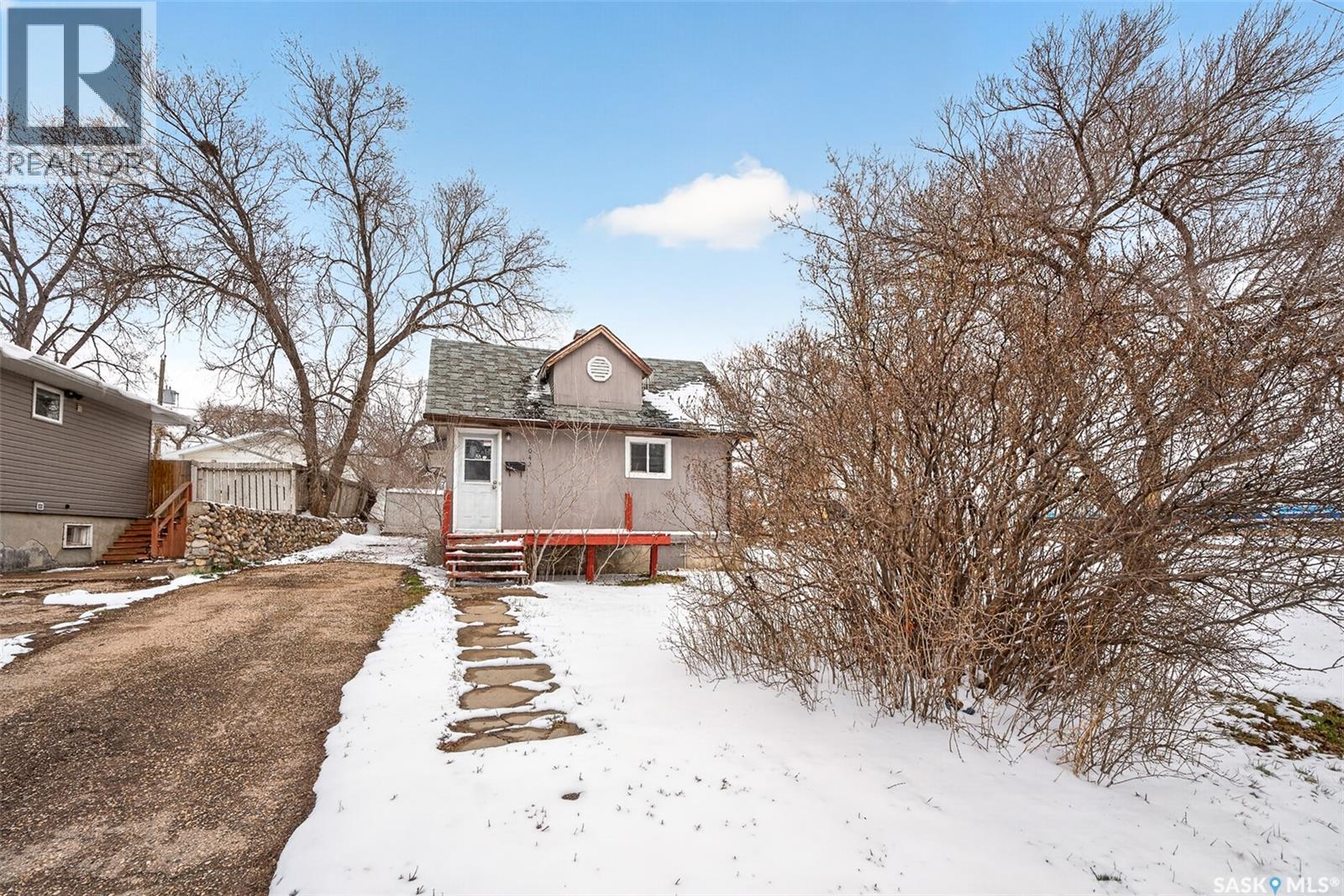 1042 Fairford STREET E - Image 2