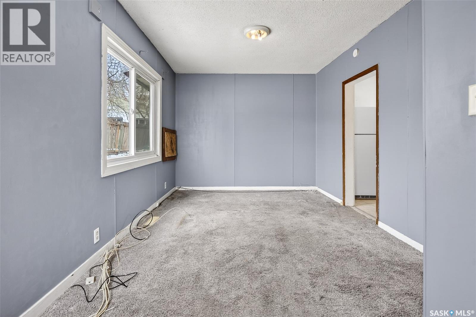 1042 Fairford STREET E - 4