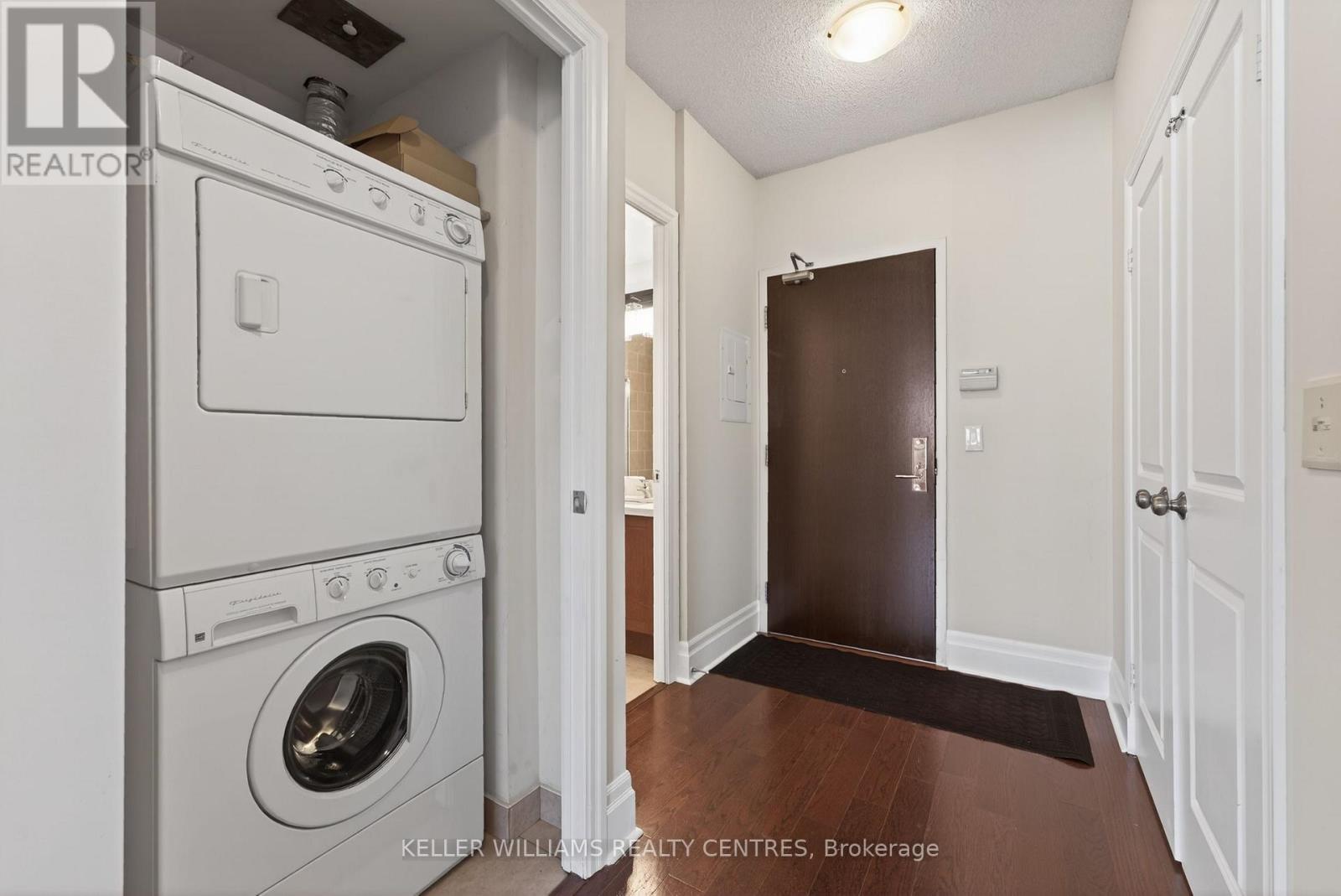 #304 57 UPPER DUKE CRESCENT - 11