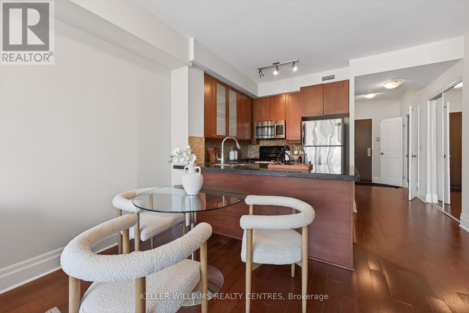 #304 57 UPPER DUKE CRESCENT - 16
