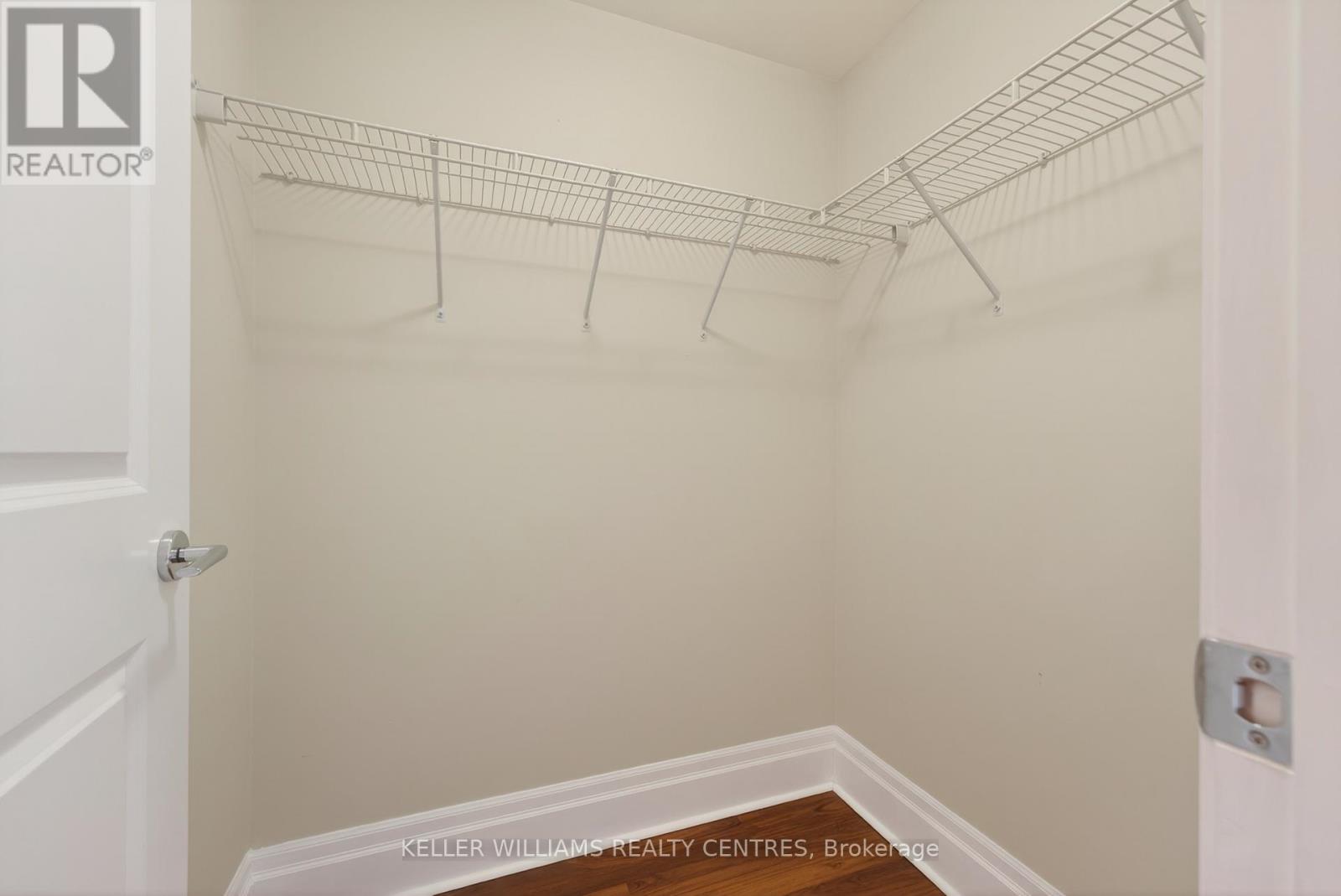 #304 57 UPPER DUKE CRESCENT - 25