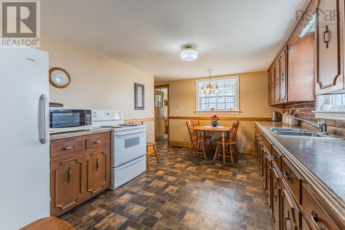 Property 10 of 49 of 13011 HIGHWAY 2