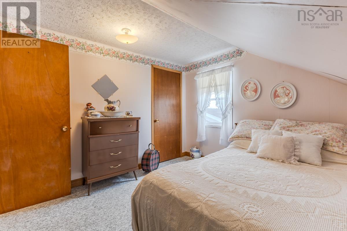 Property 29 of 49 of 13011 HIGHWAY 2