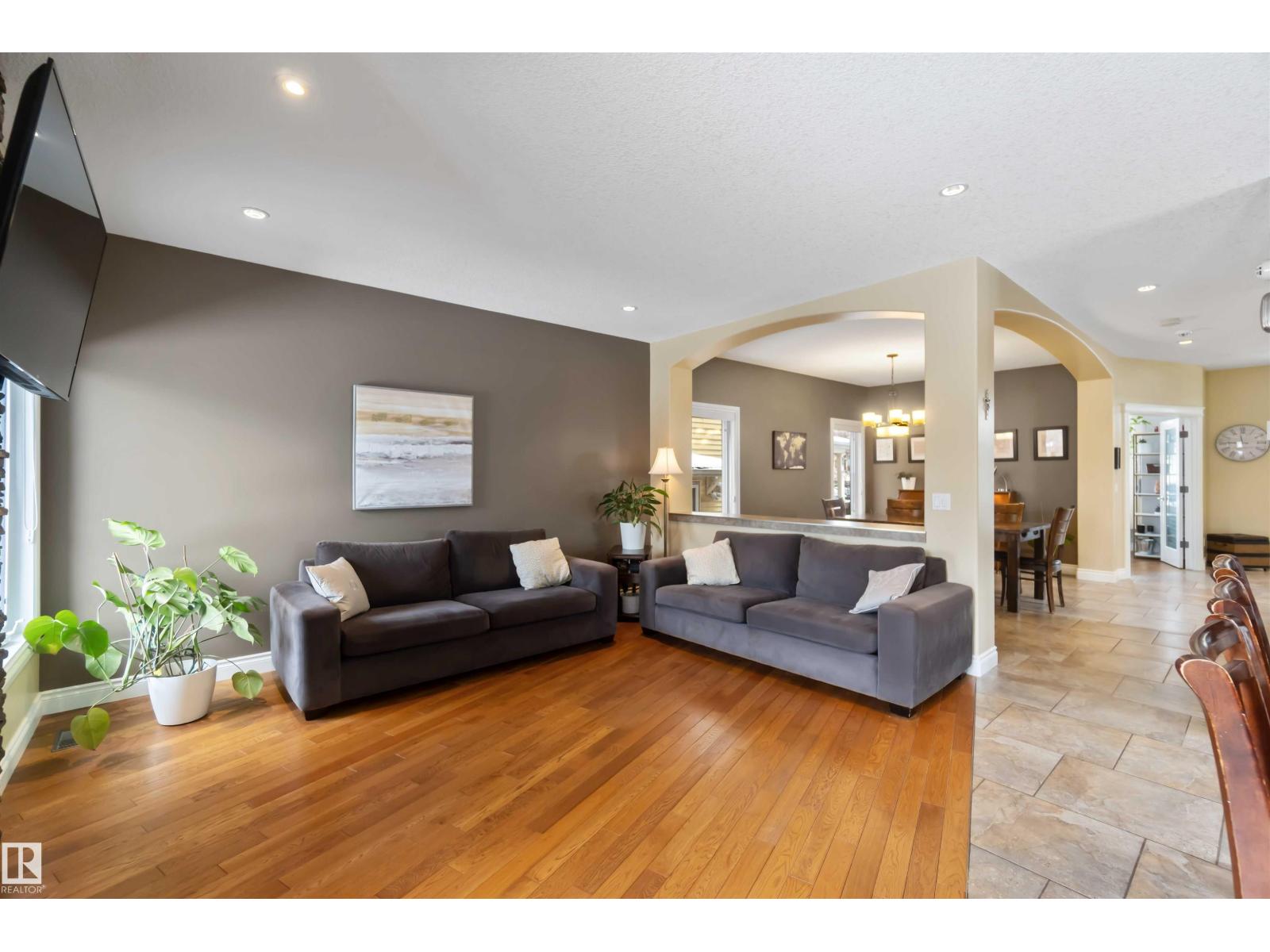 10630 82 ST NW - 7