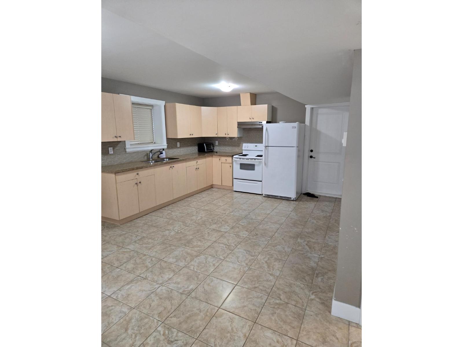 5911 139A STREET — photo 23