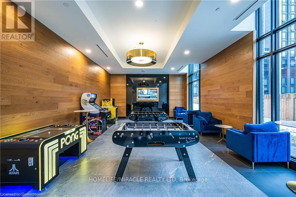 #725 145 COLUMBIA STREET W - 11