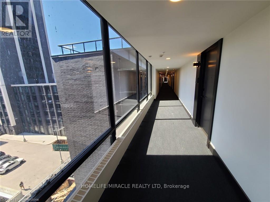 #725 145 COLUMBIA STREET W - 2