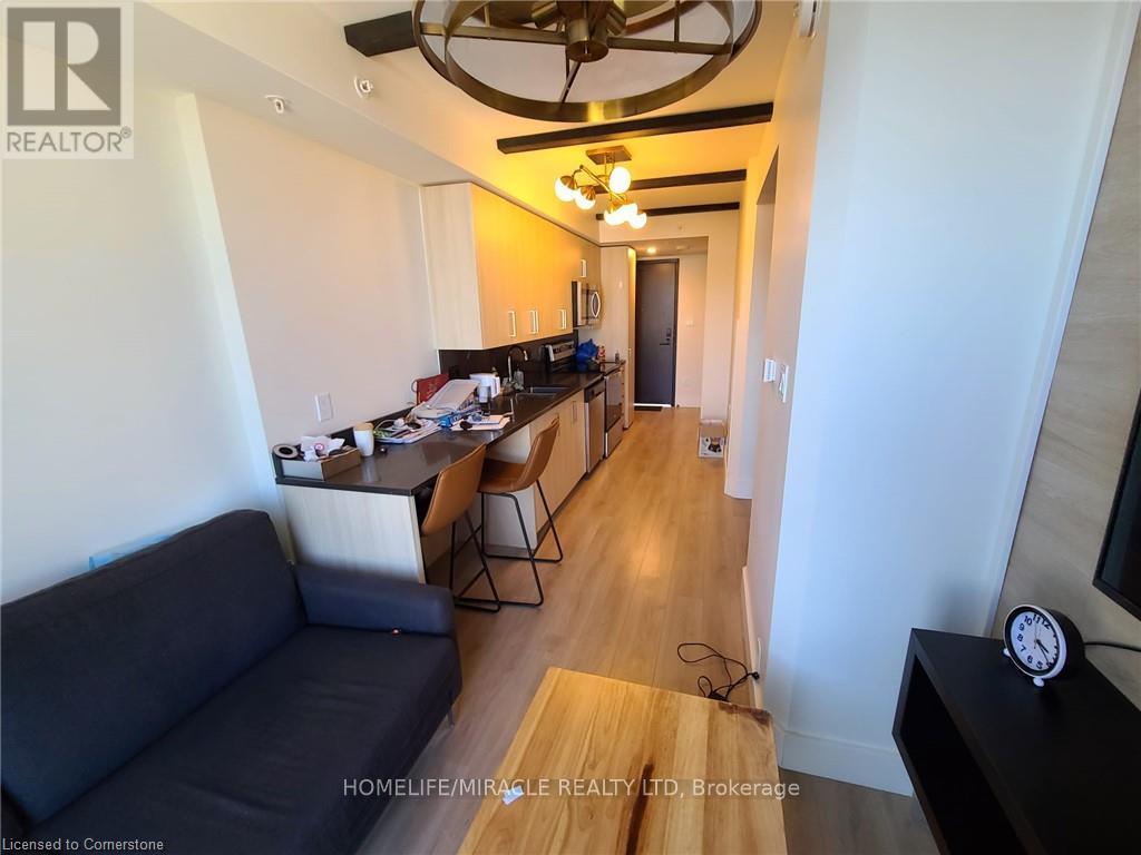 #725 145 COLUMBIA STREET W - 4