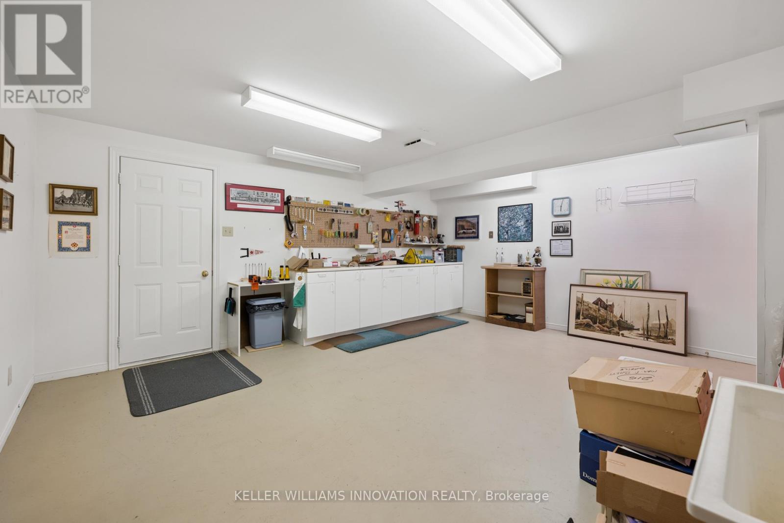 #1 333 GEORGE STREET N - 18