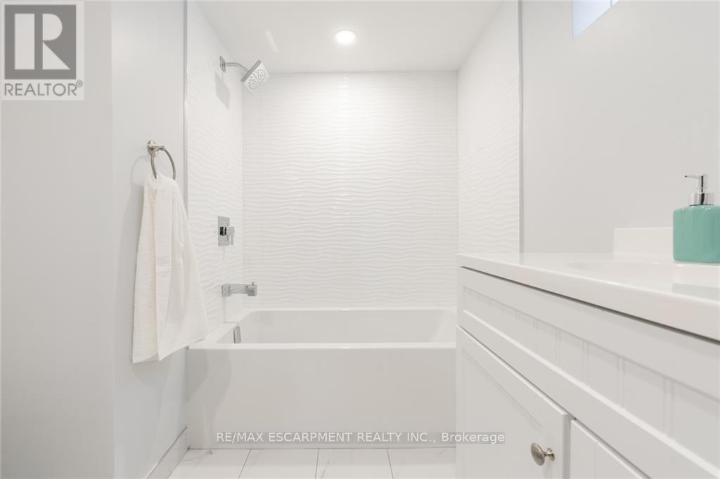 58 SANDALWOOD AVENUE - 34