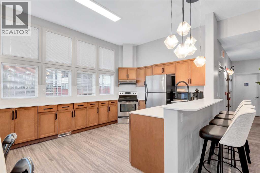 #412 70 Royal Oak Plaza NW - 32