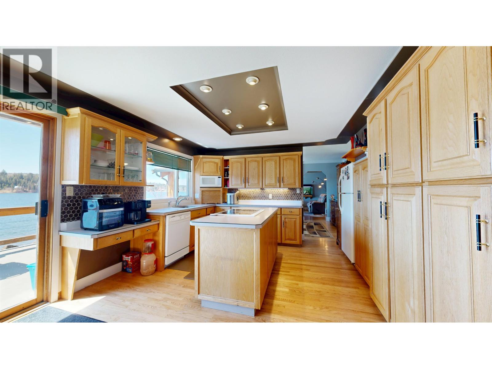 6126 LAKESHORE DRIVE - 12