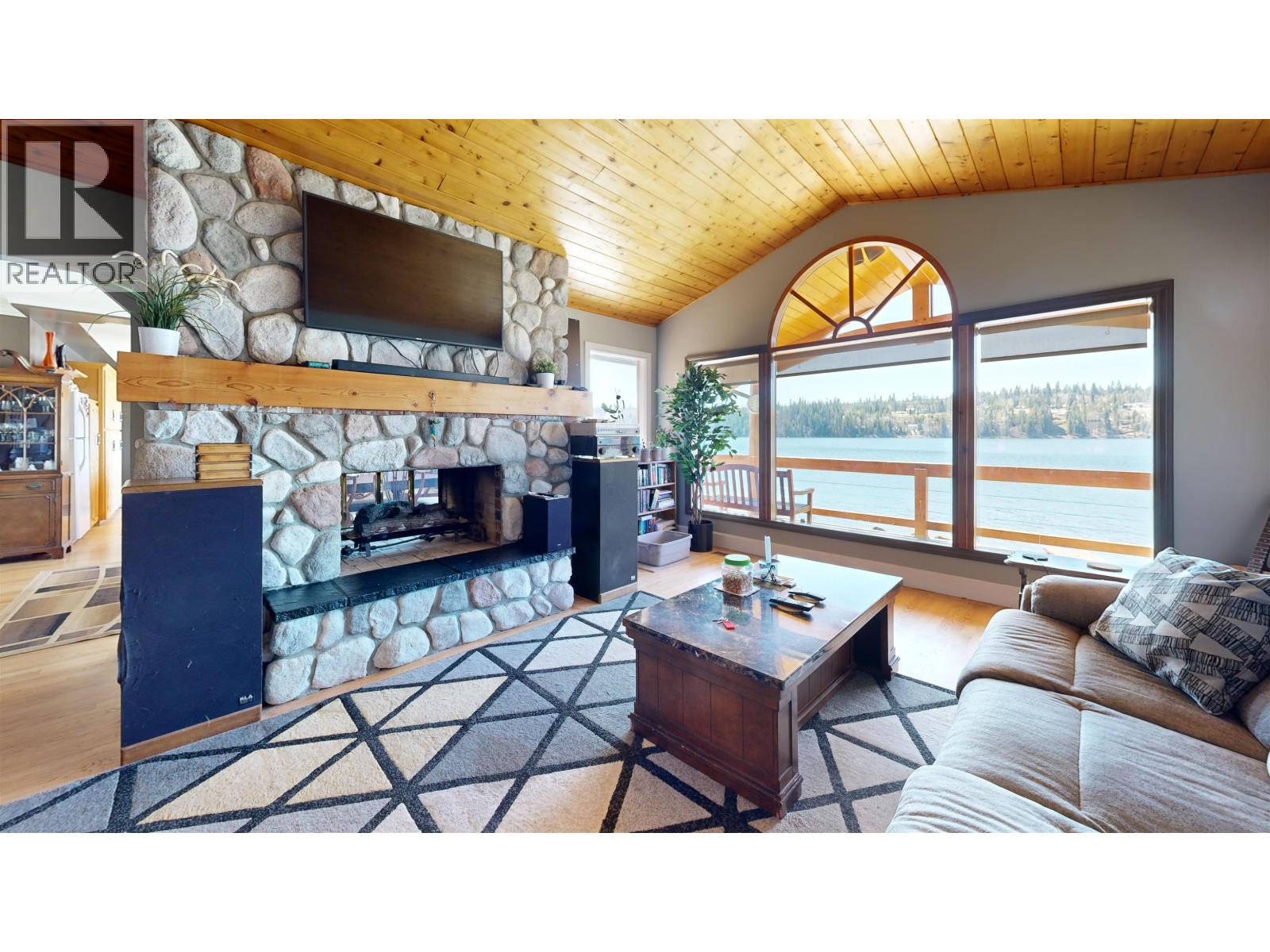 6126 LAKESHORE DRIVE - 8