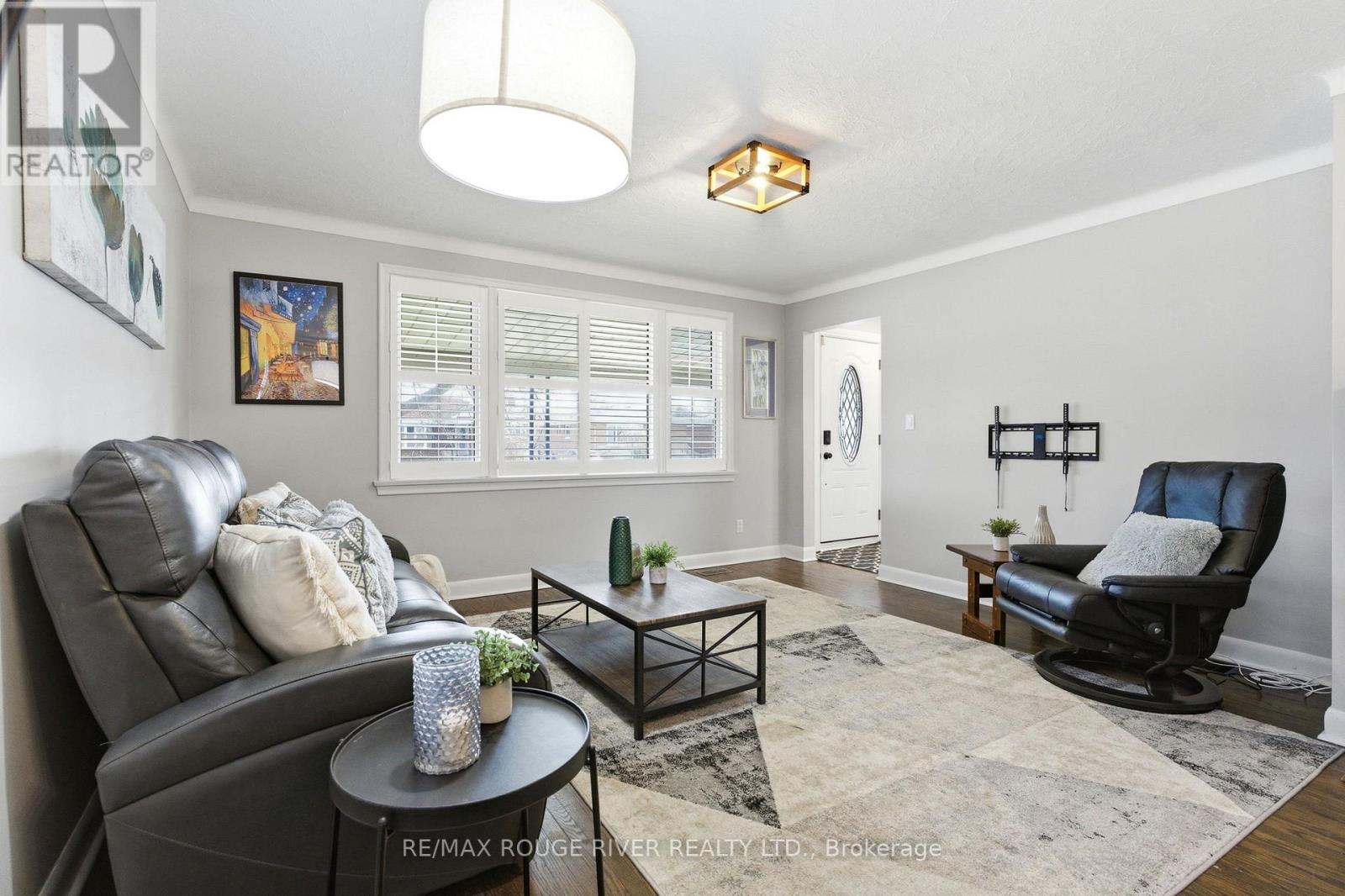 577 SINCLAIR STREET — photo 10