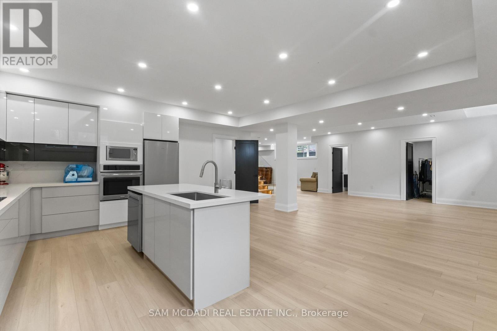 107 VISTA BOULEVARD — photo 38