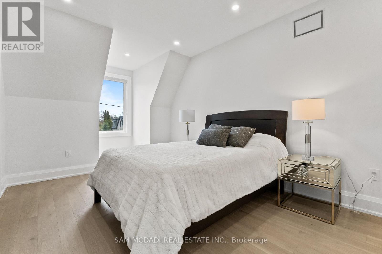 107 VISTA BOULEVARD — photo 27
