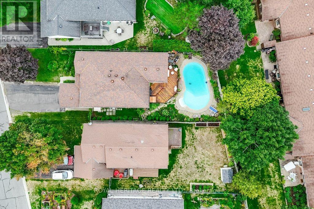 1564 SQUARE FEET - HEATED INGROUND POOL