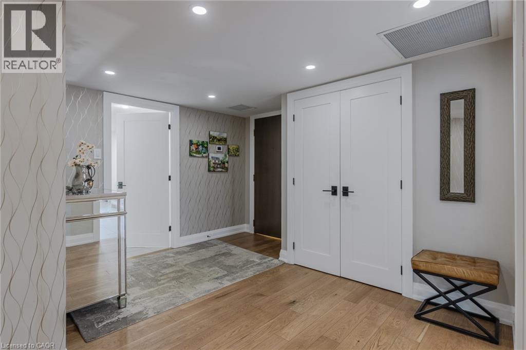 #303 100 LAKESHORE Road E - 21