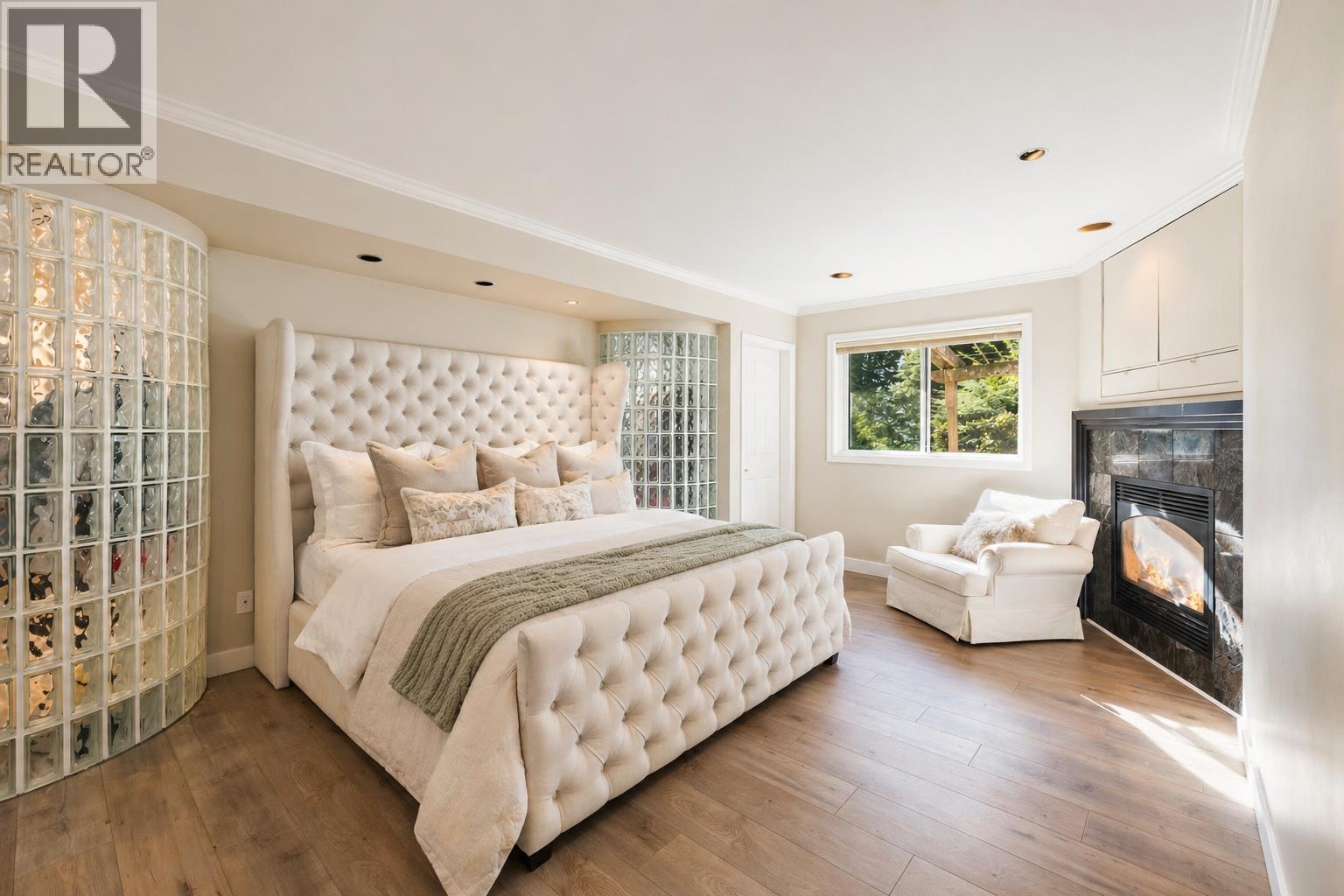 4110 BURKERIDGE PLACE, West Vancouver