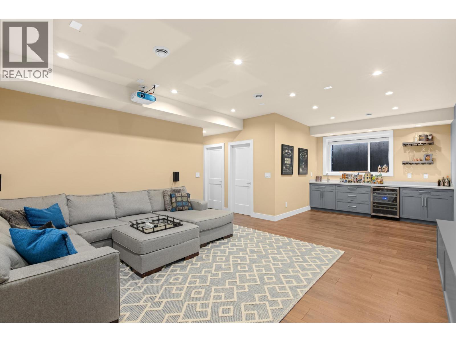 315 E 20TH STREET, North Vancouver