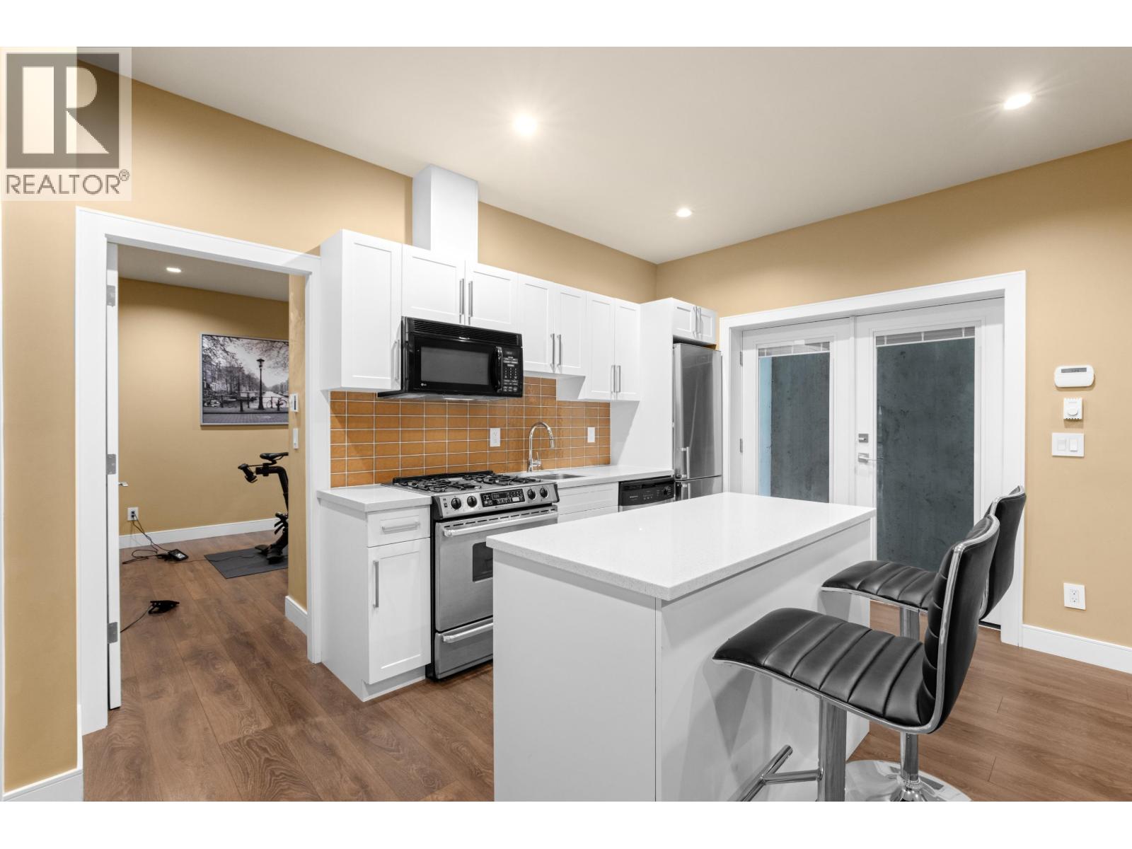 315 E 20TH STREET, North Vancouver