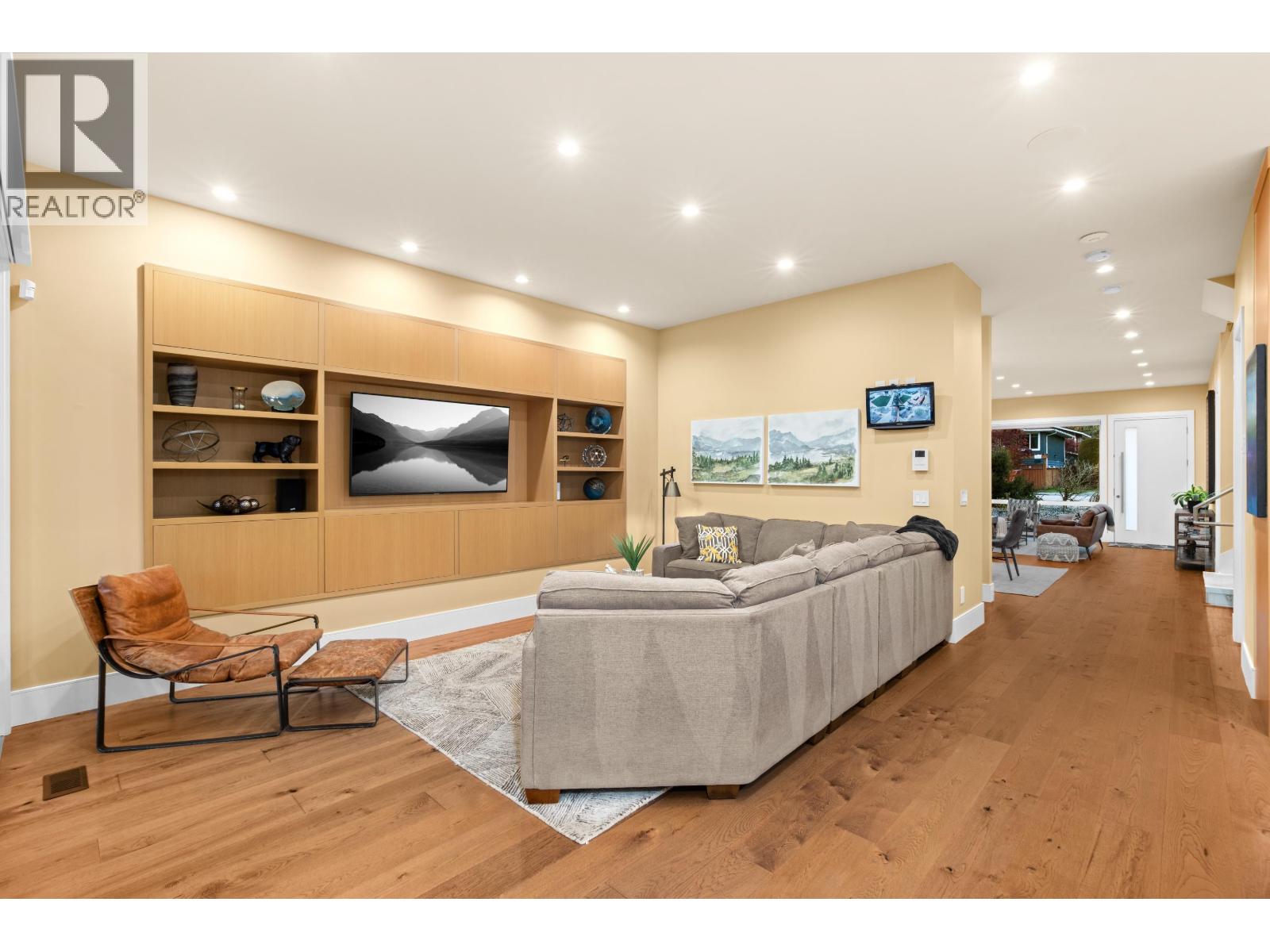 315 E 20TH STREET, North Vancouver