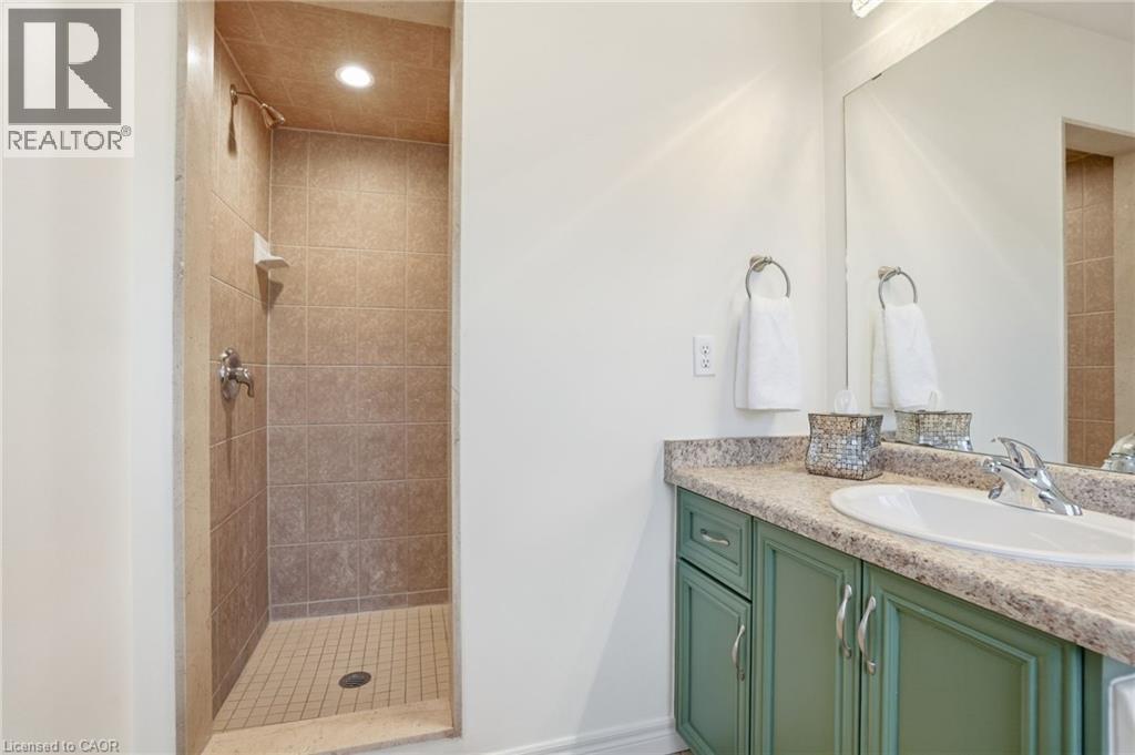 13 MARINA POINT Crescent — photo 18