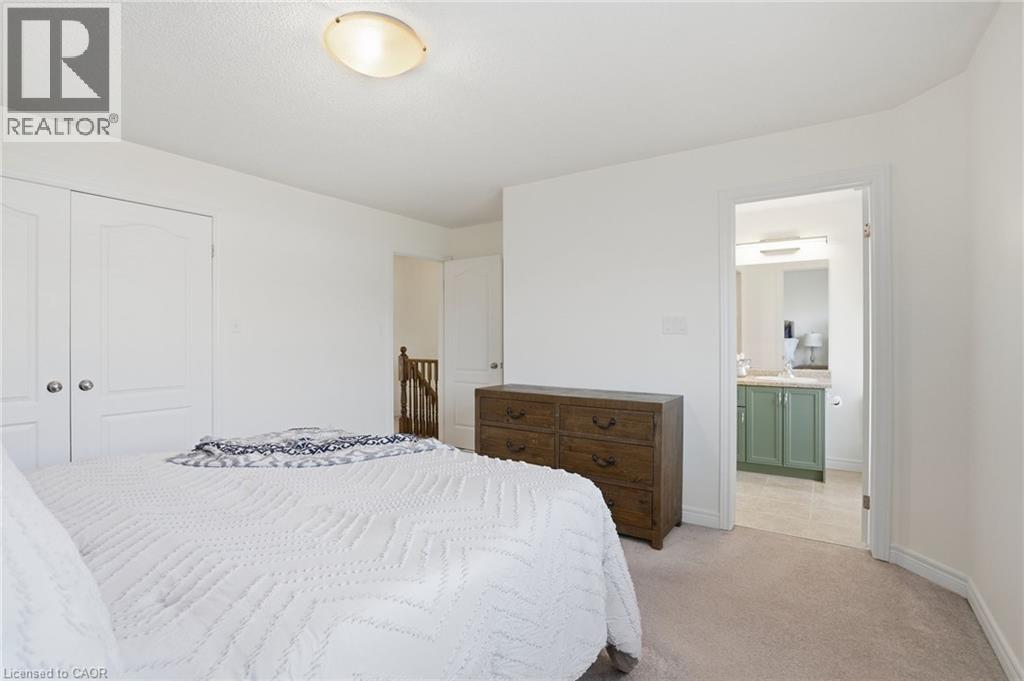 13 MARINA POINT Crescent — photo 17