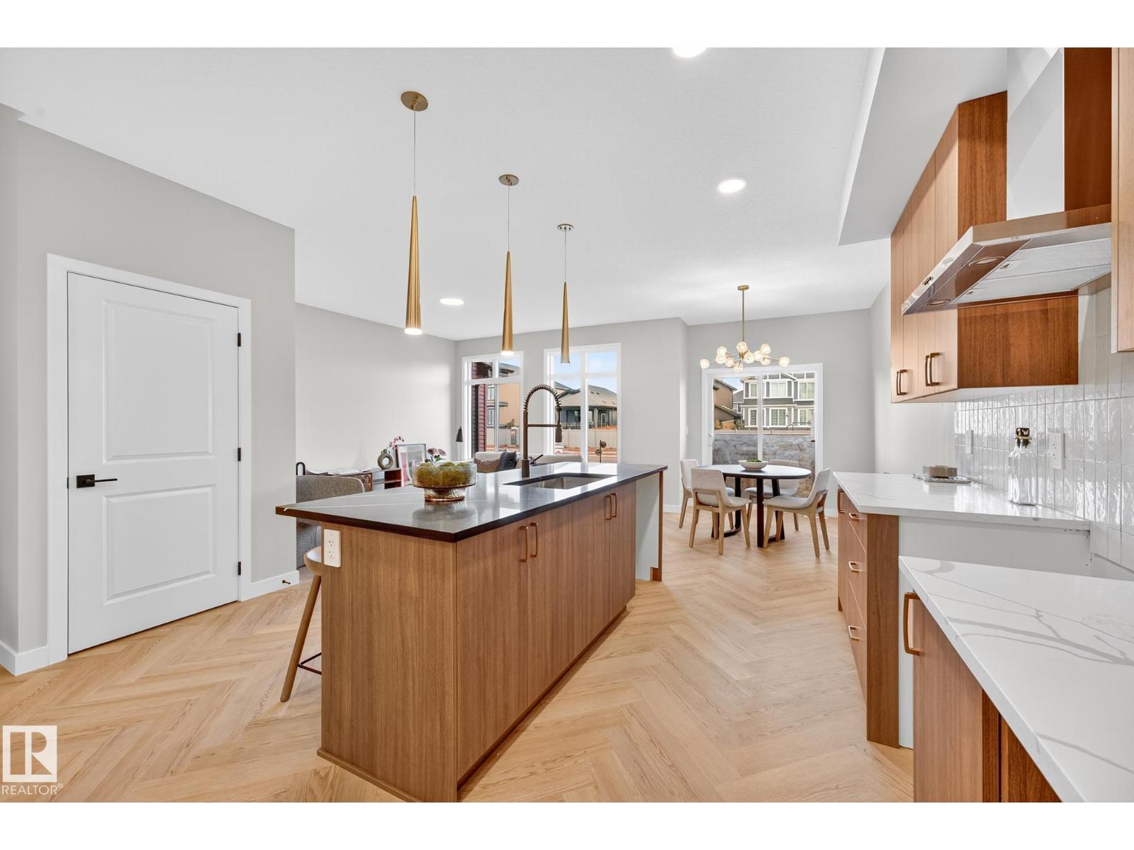 8245 KIRIAK LO SW, Edmonton