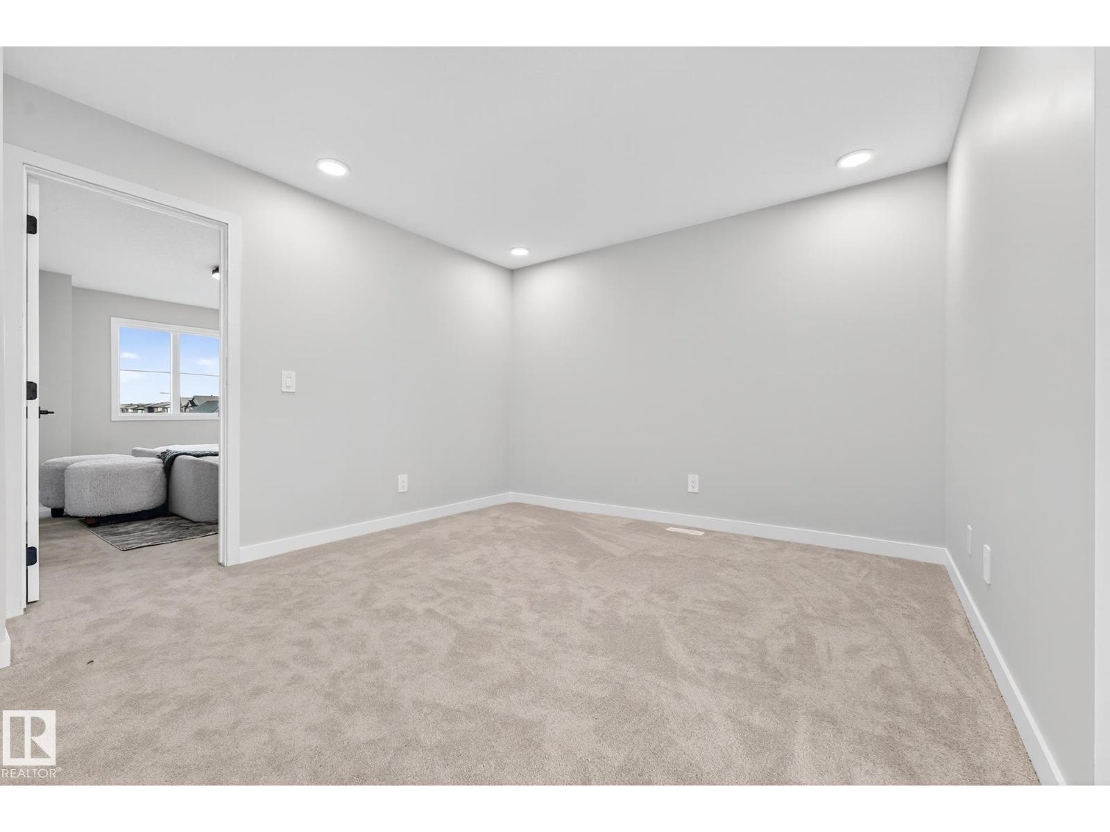 8245 KIRIAK LO SW, Edmonton