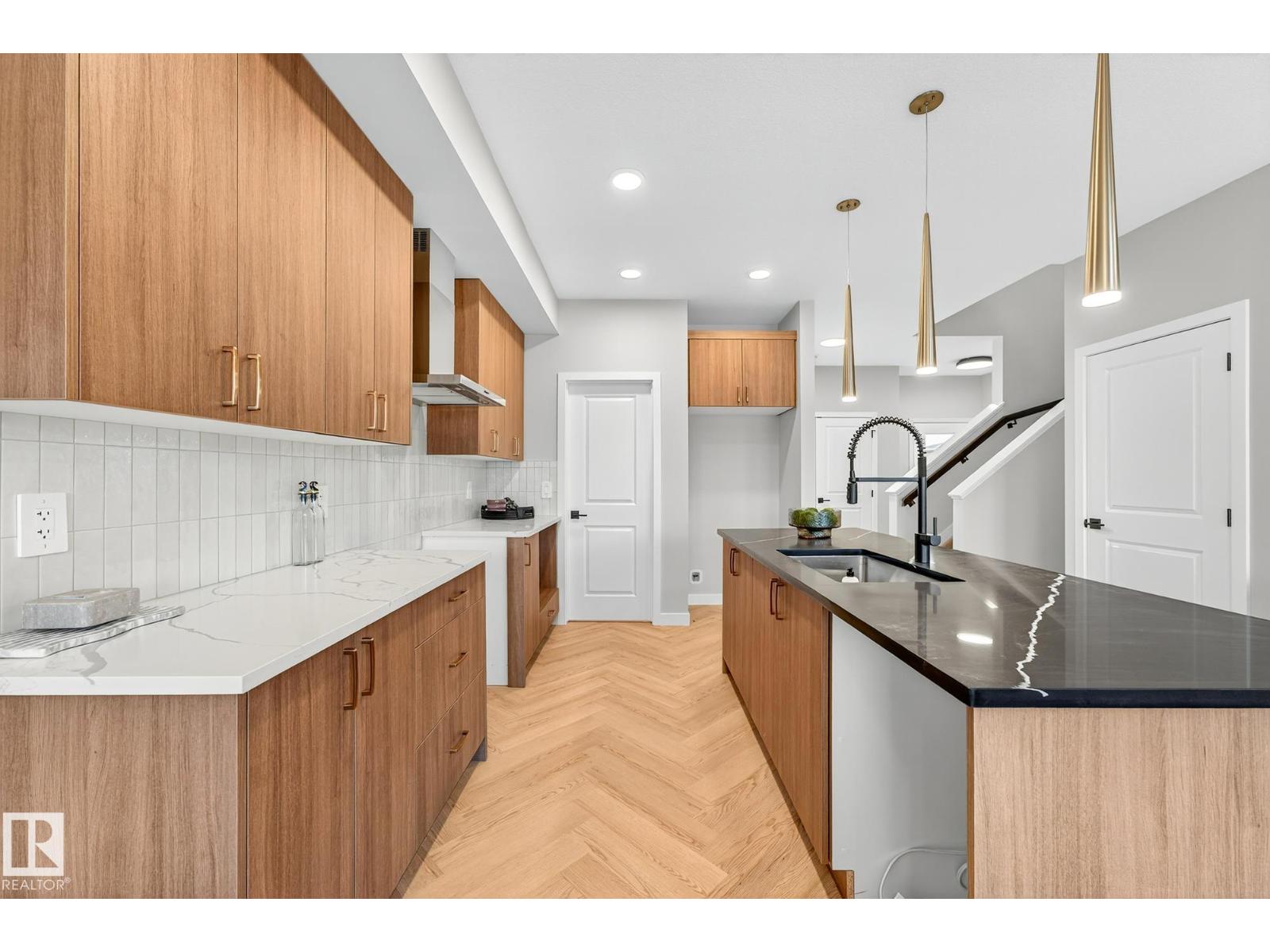 8245 KIRIAK LO SW, Edmonton