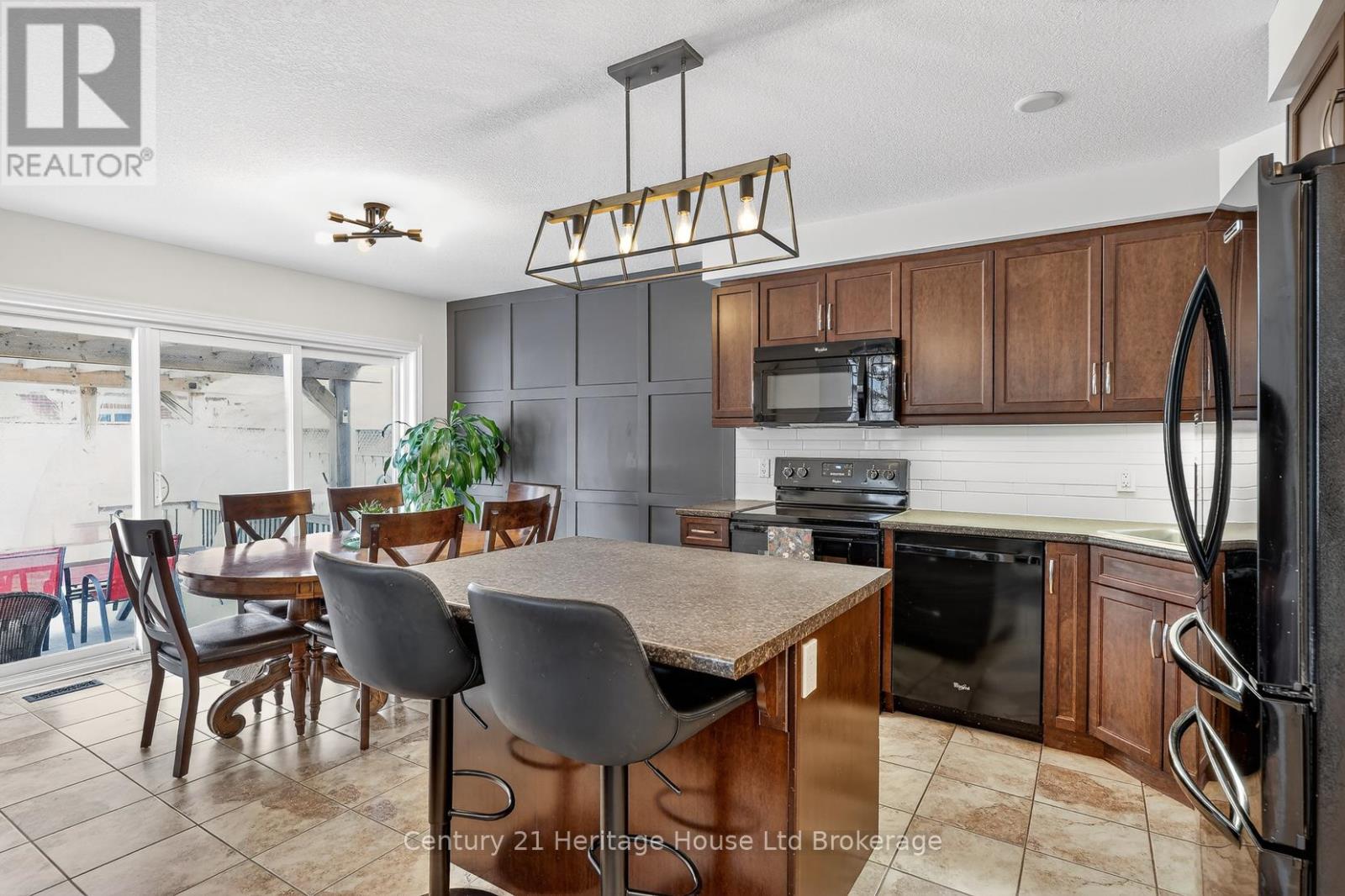 464 CHAMPLAIN AVENUE — photo 13